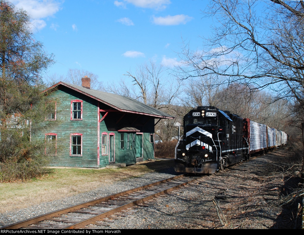 DDRV 2006 leads its five car consist west over the WASS